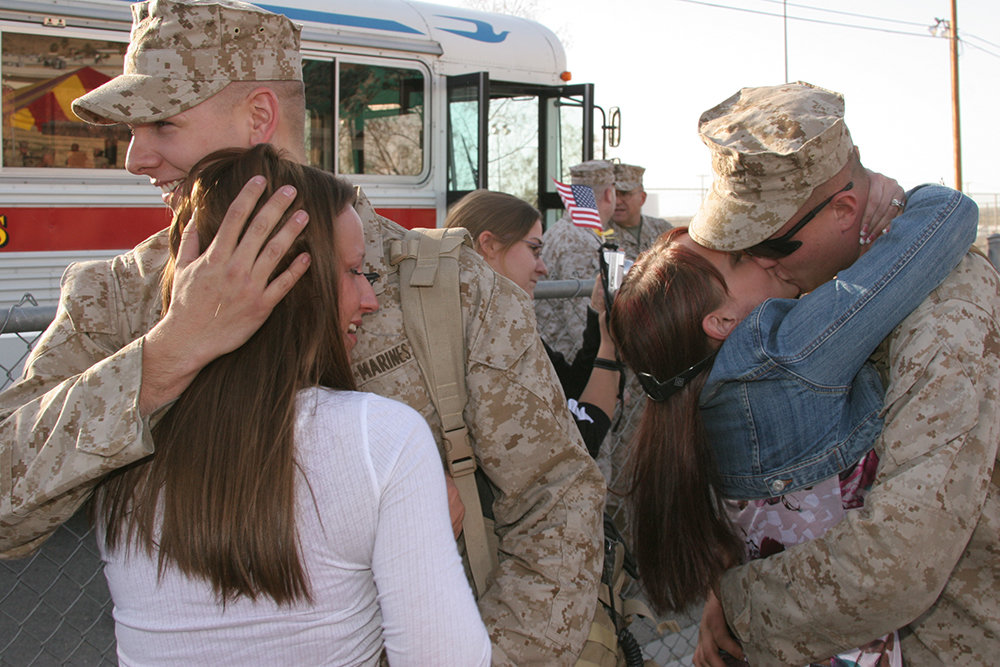 Возвращение солдат видео. Dating Marine with PTSD.