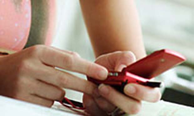 Texting teen (iStock)