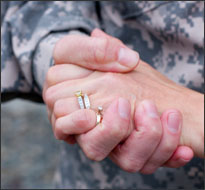 soldier-and-wife_iStockphoto