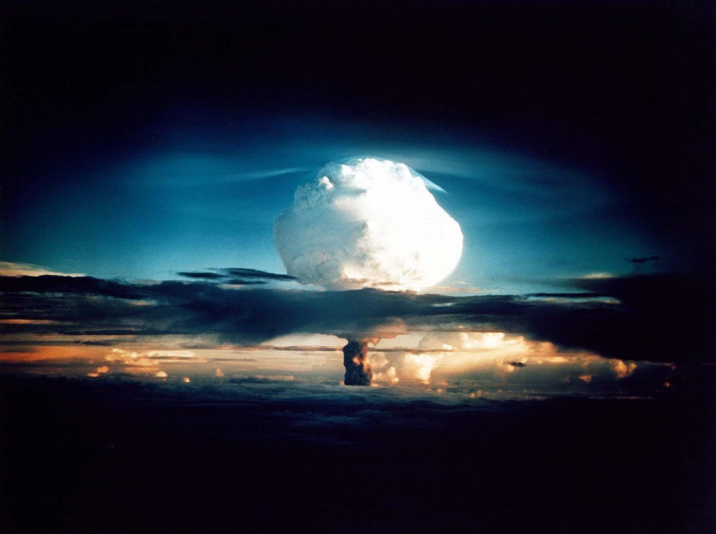 Skynd dig købe Kakadu Americans largely support using nukes, even against civilians - The  Journalist's Resource