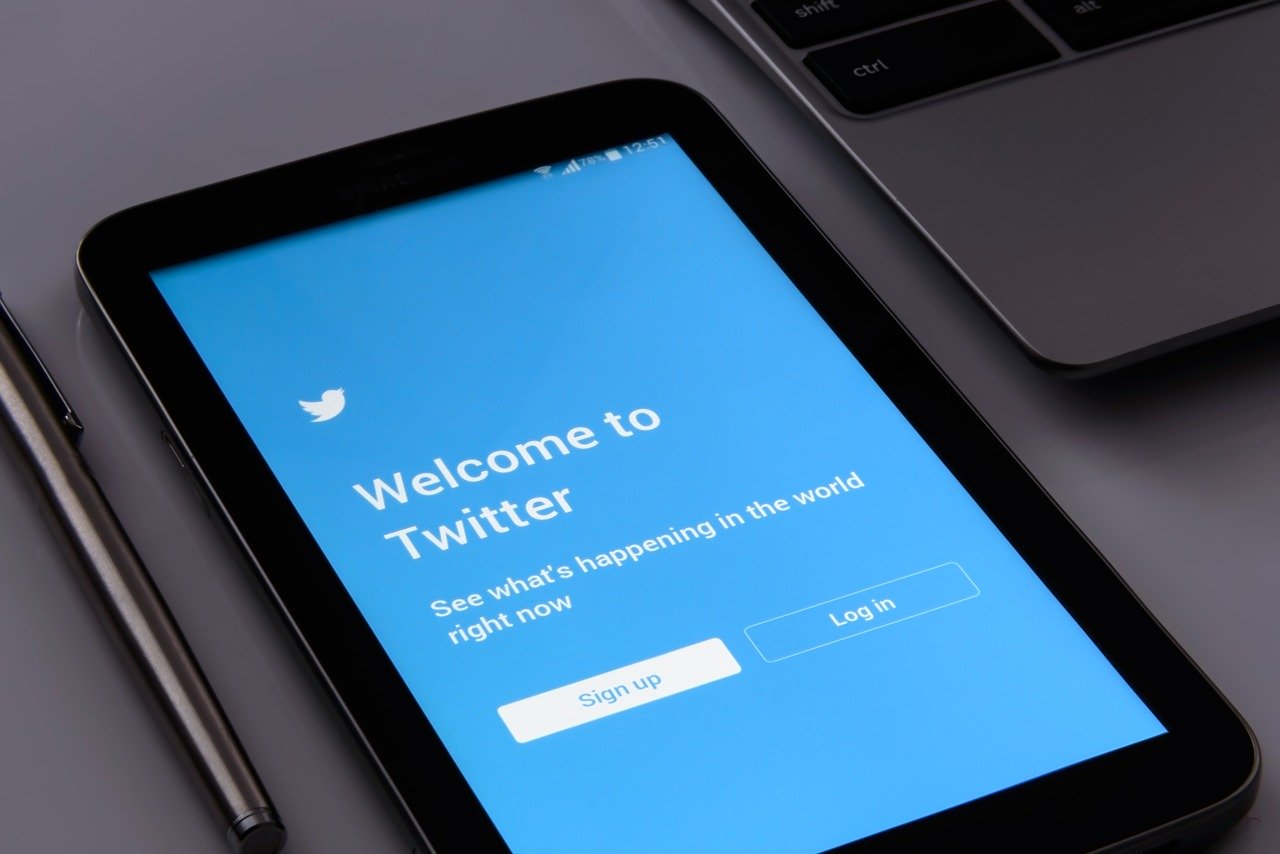 Embedding Trump s Tweets Into News Stories Could Boost His Voter Support